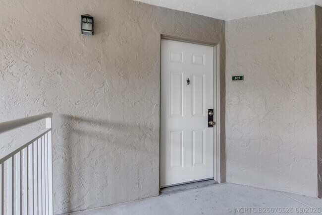 Foto del edificio - 1740 Palm Cove Blvd