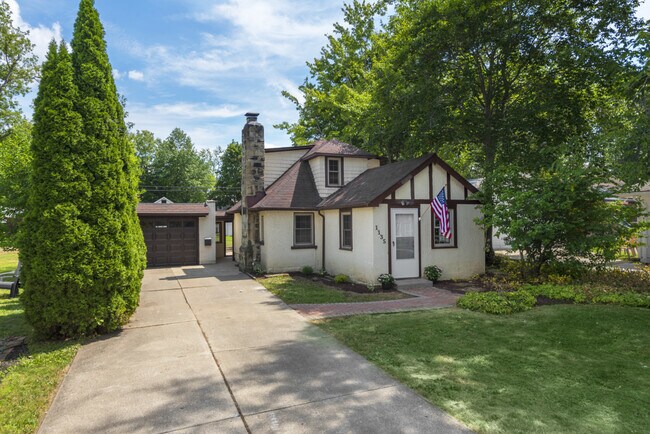 Building Photo - 1135 Mayfield Ridge