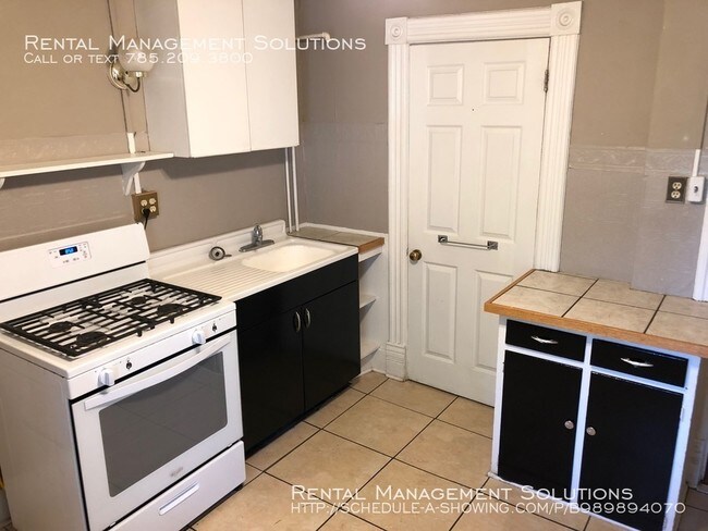 Building Photo - 806 SW 12th St