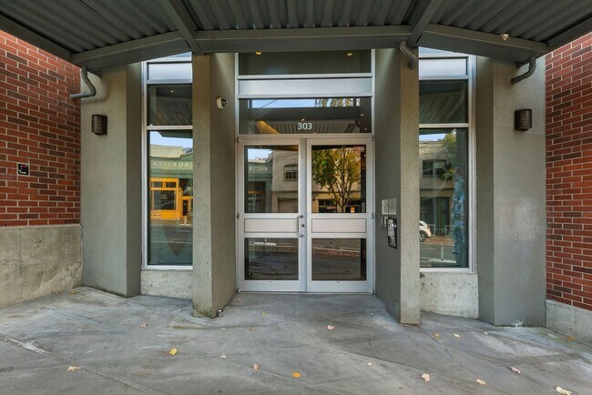 Building Photo - 8103