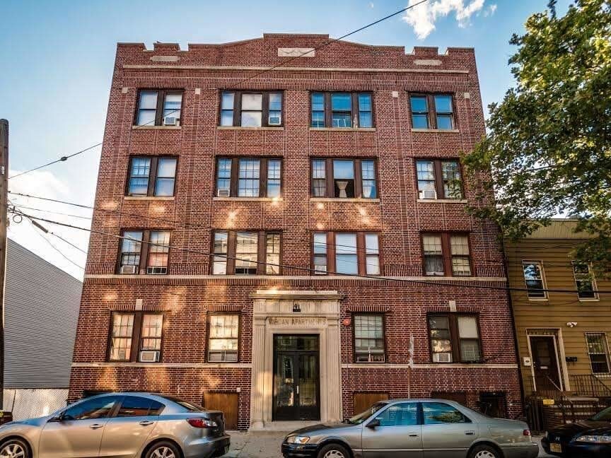 Primary Photo - 91 Jordan Ave