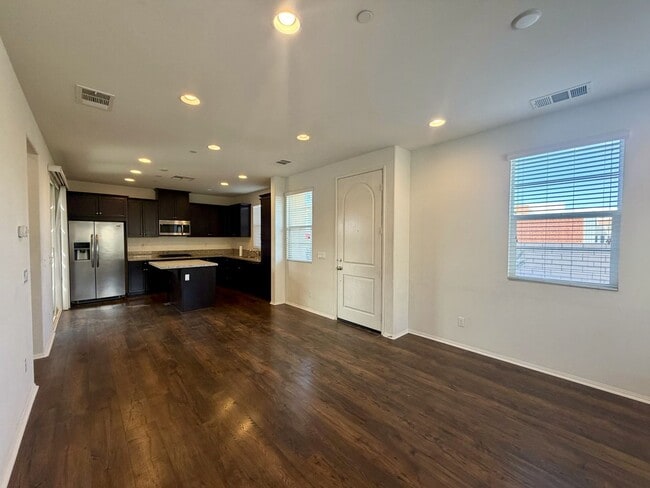 Building Photo - 206 Paseo Gusto
