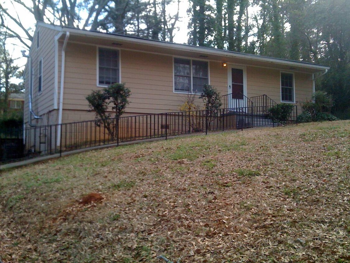 3403 Phillip Cir, Decatur, GA 30032 House for Rent in Decatur, GA