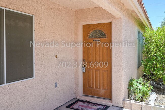 Building Photo - NW!! Single Story!!! All Appliances!! Cust...