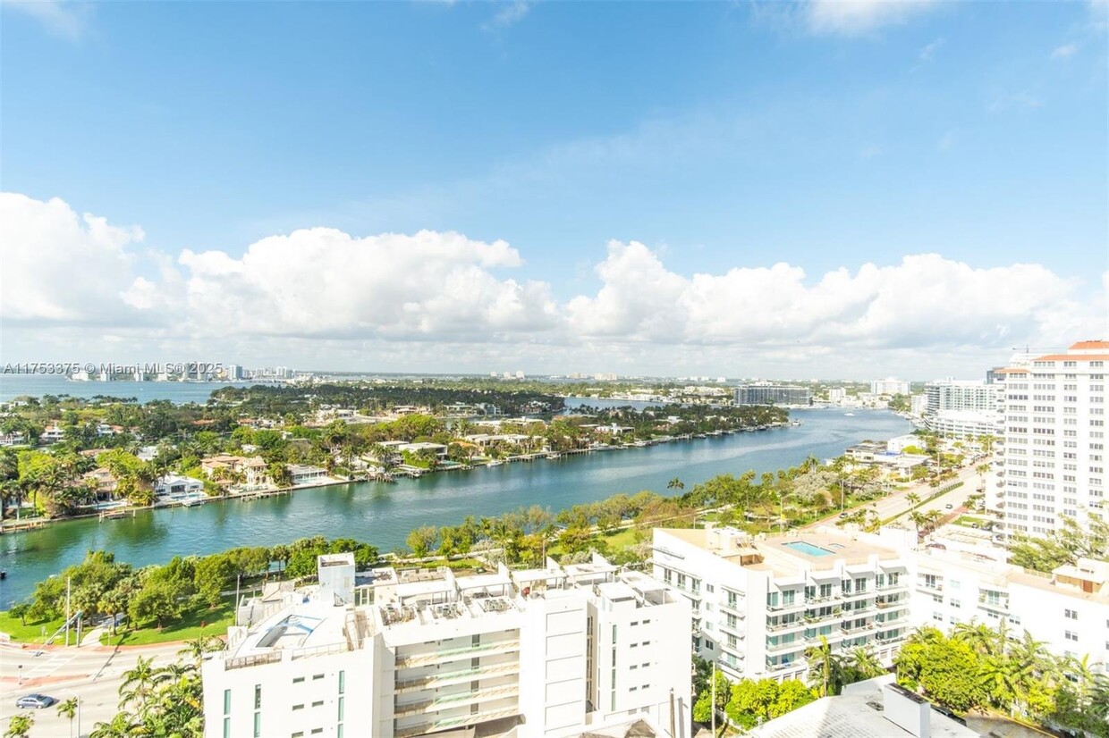 Primary Photo - 6301 Collins Ave