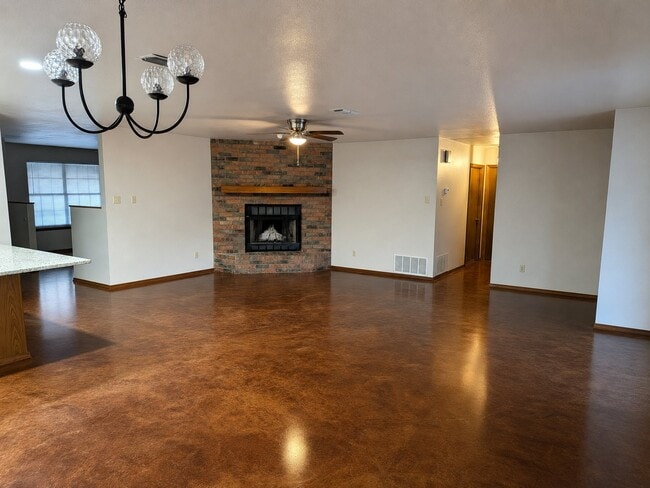 Building Photo - 2525 N Spruce Ave