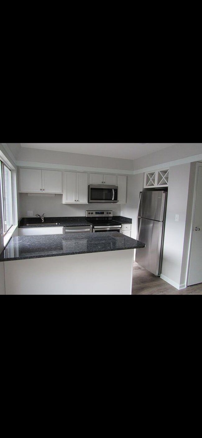 Building Photo - 908 Chatham Ln