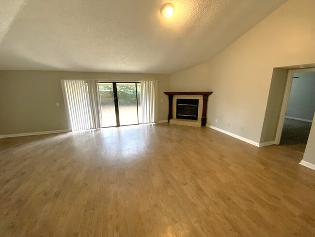 Building Photo - 4859 Wallingford Pl E