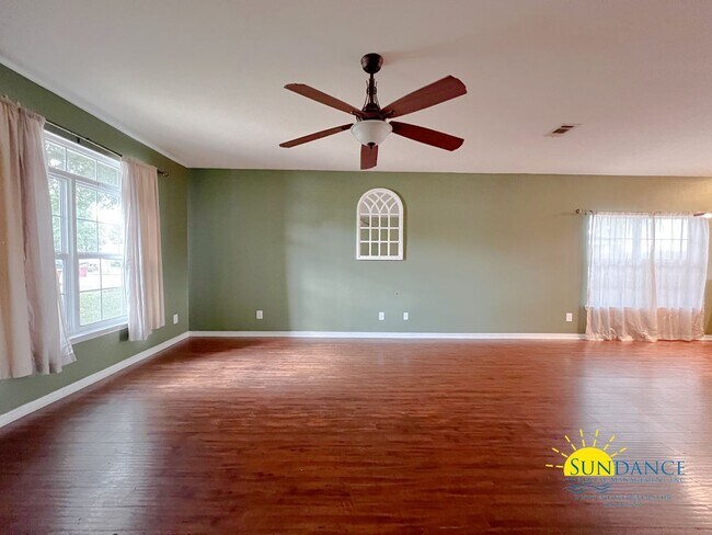 Building Photo - Pet Friendly Crestview Home with Solar!