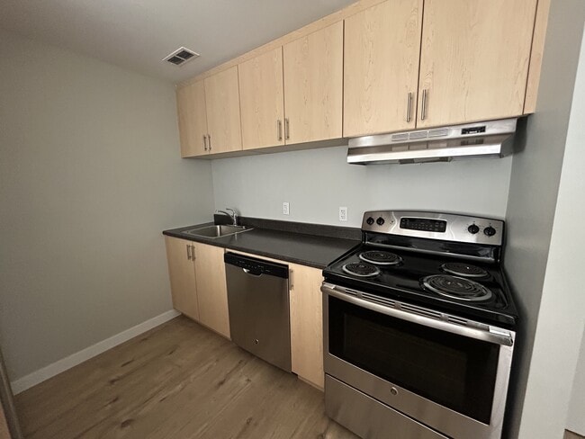 Building Photo - 5222-5222 Green St