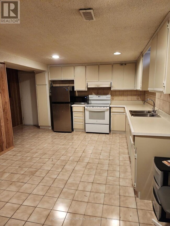 Building Photo - 236 Tall Grass Trail