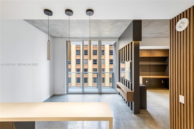 Foto del edificio - 151 SE 1st St