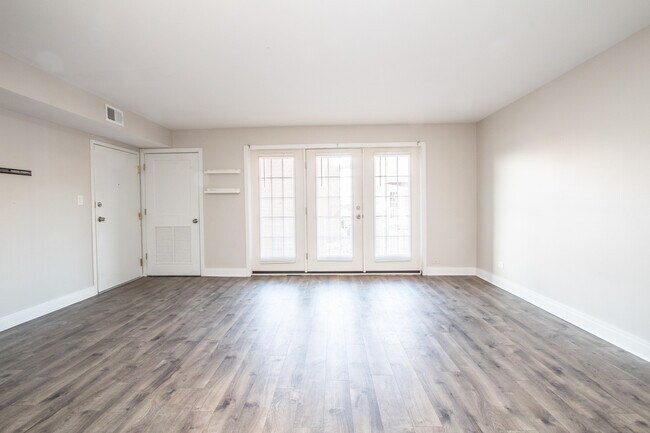 Building Photo - 4141 Williamsburg Ct