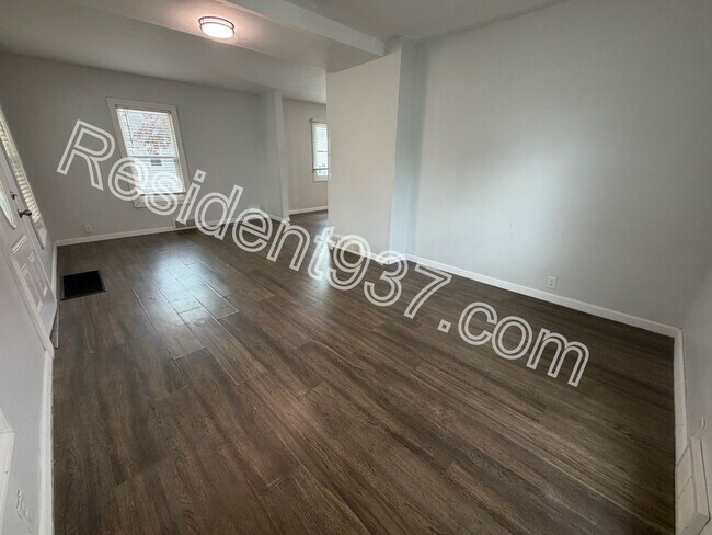 Building Photo - Spacious 2 Bed 1 Bath Home