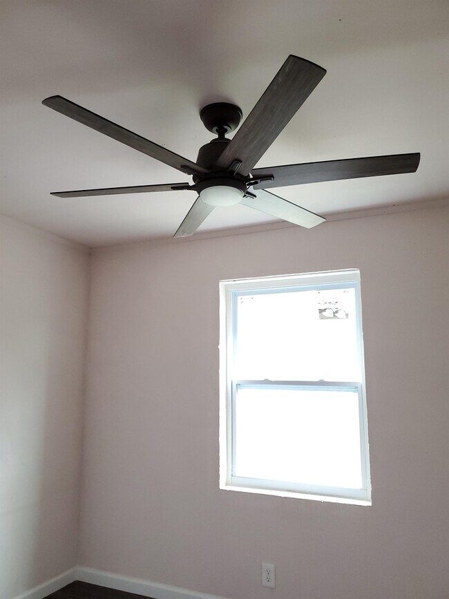 Foto del edificio - 1086 Clinton Rd