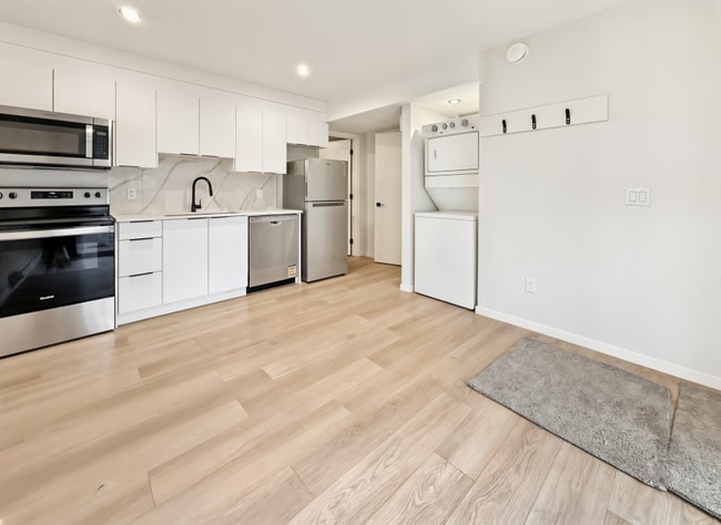 Building Photo - 1.0 bedroom in Edmonton Alberta T5G 1G1