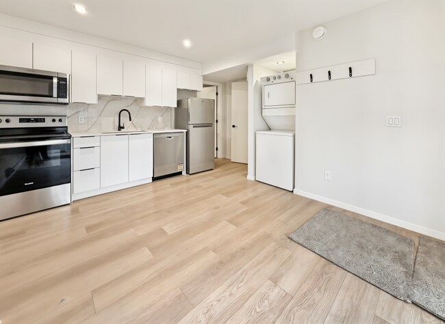 Photo du bâtiment - 1.0 bedroom in Edmonton Alberta T5G 1G1