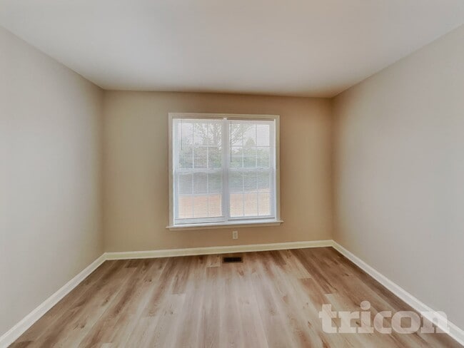 Foto del edificio - 112 Glengariff Ln