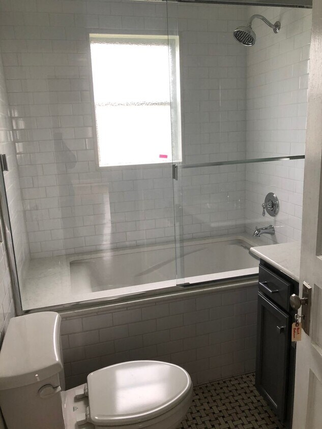 Foto principal - Newly Remodeled 3/2 with open floor plan