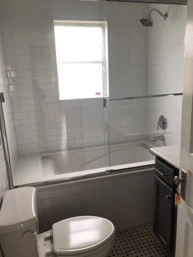 Newly Remodeled 3/2 with open floor plan - Newly Remodeled 3/2 with open floor plan House