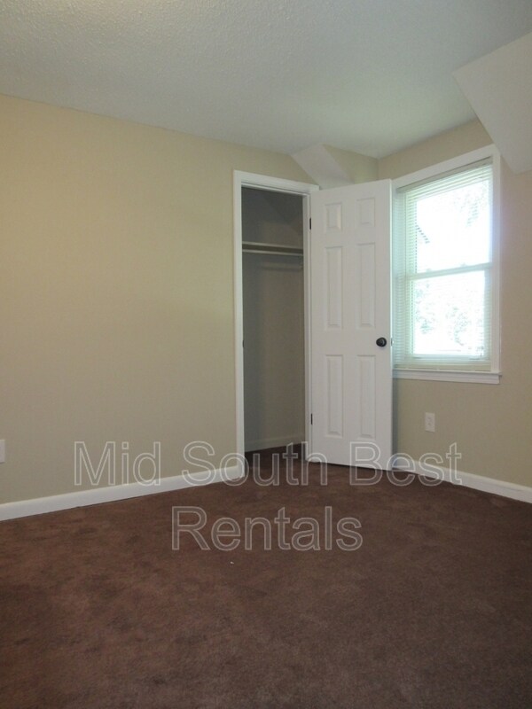 Foto del edificio - 6625 Bent Birch Cove