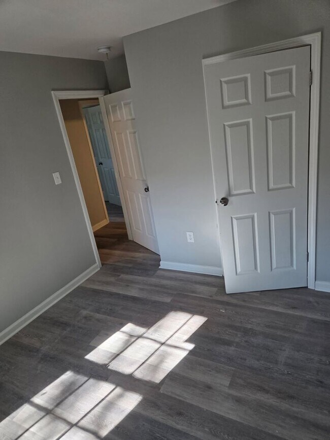 Foto del edificio - MOVE-IN SPECIAL 1/2 OFF 1ST MONTH"S RENT