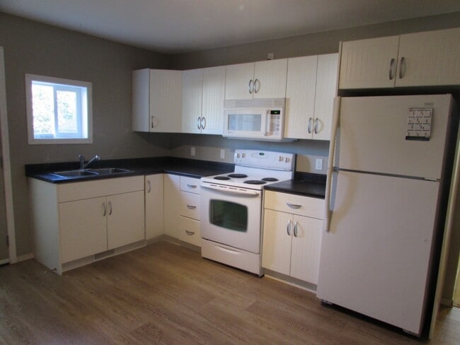 Building Photo - 6654 Everest Dr