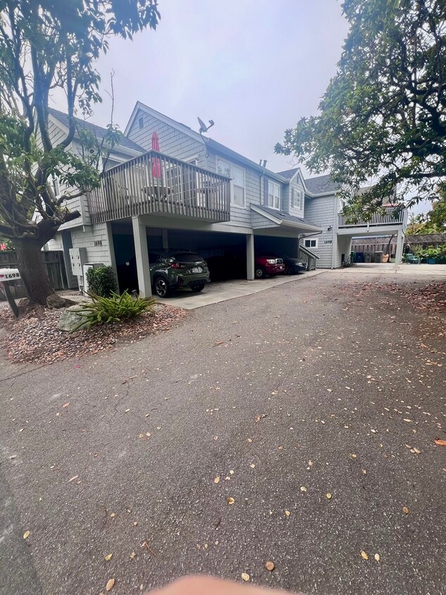 Primary Photo - 1698 47th Ave