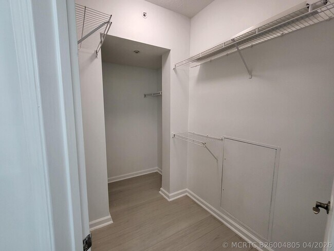 Foto del edificio - 2042 Alta Meadows Ln