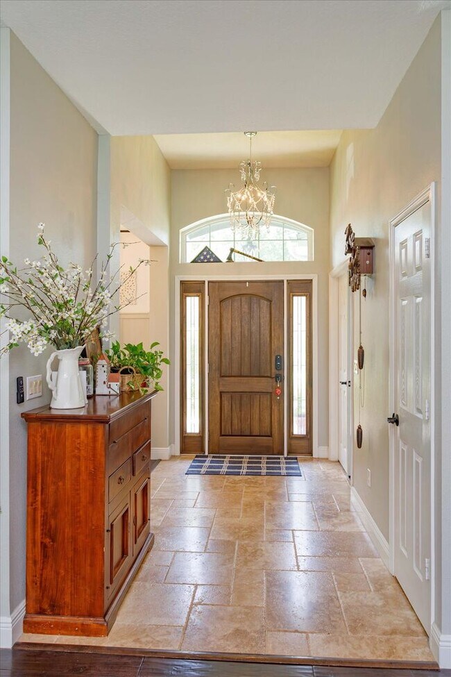 Foto del edificio - Beautifully Updated 4-Bedroom Pool Home in Winding Hollow
