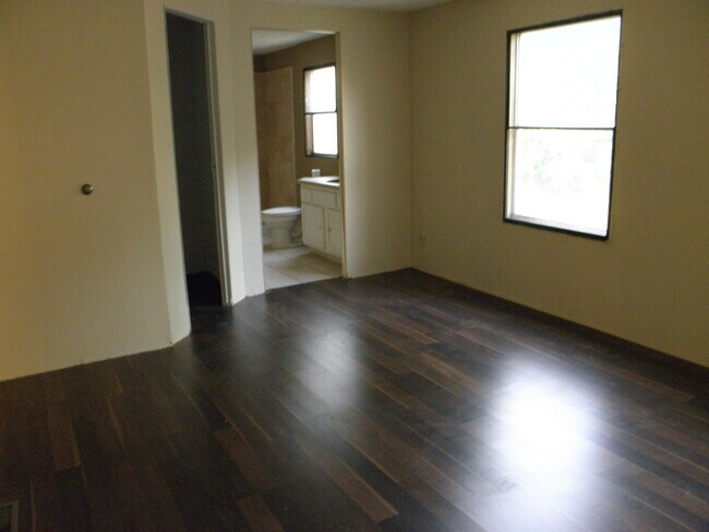 Foto del edificio - 301 Windmere Cir