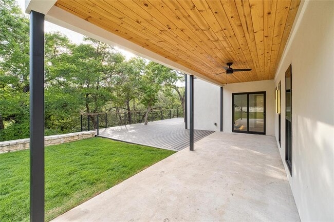 Building Photo - 620 Bermuda St