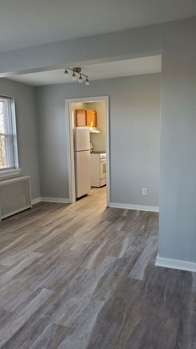 Building Photo - 551 Larose St