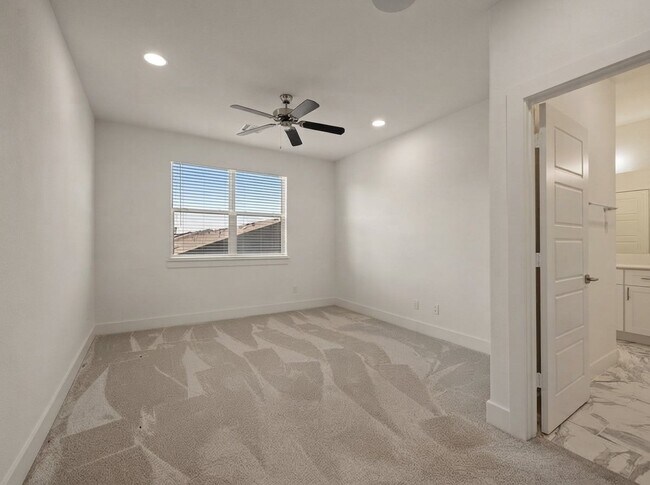 Building Photo - 1733 W Cantey St