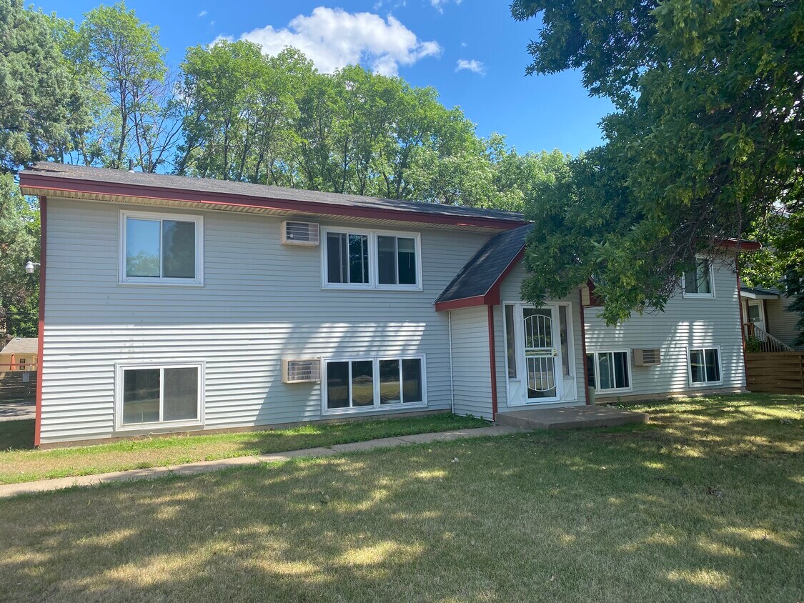 Primary Photo - 7230 W River Rd