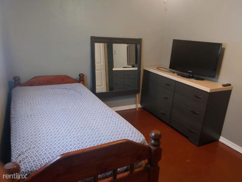 Building Photo - 3 br, 1 bath House - 1 Spani Way 1 Unit 1