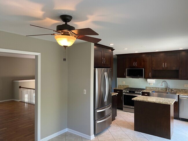 Building Photo - 2441 Waupaca Ct