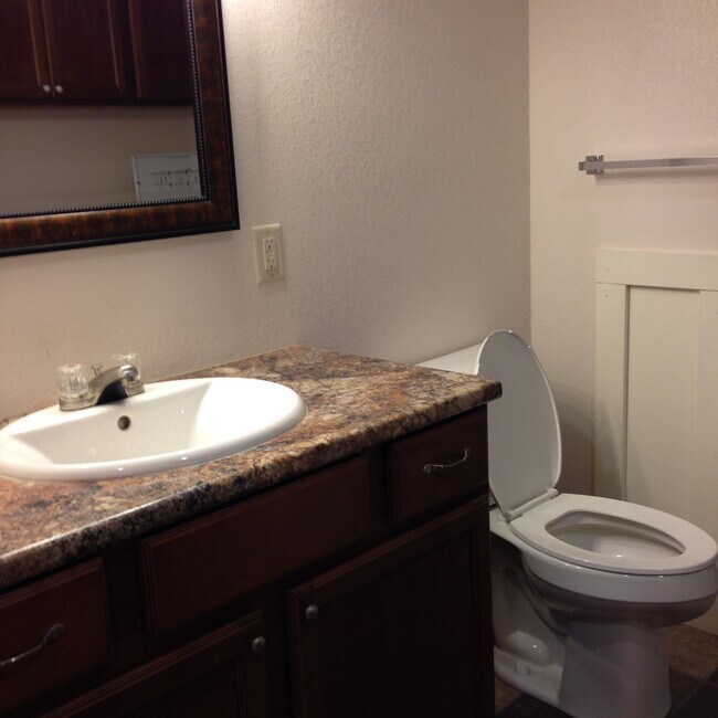 Full Bathroom - 111 Main St