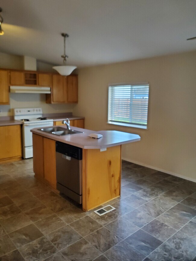 Building Photo - 1222 Bramblewood Ln