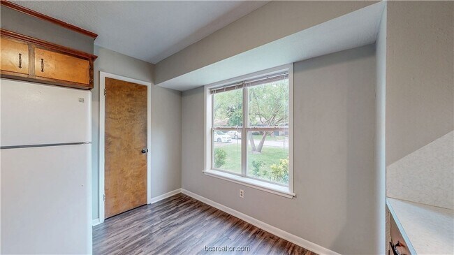 Foto del edificio - 1108 Forest Glen Ct