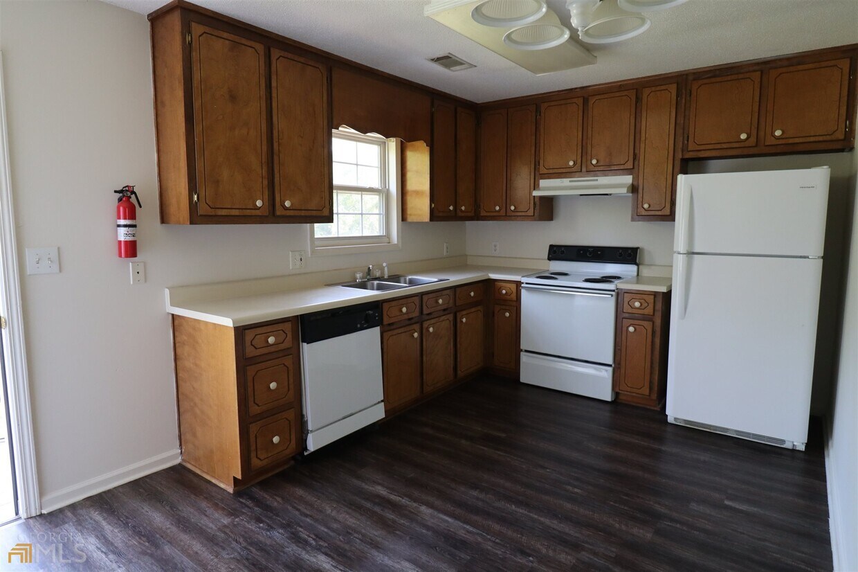 1820 N Ridge Dr Unit D, Milledgeville, GA 31061 Apartment for Rent in