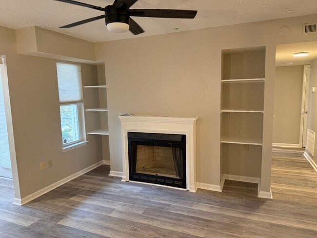 Foto del edificio - Inviting 1-Bedroom Condo with Natural Light!