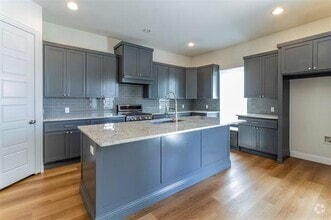Building Photo - 404 Templeton Dr