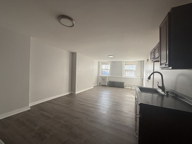 Building Photo - 33 Elm St