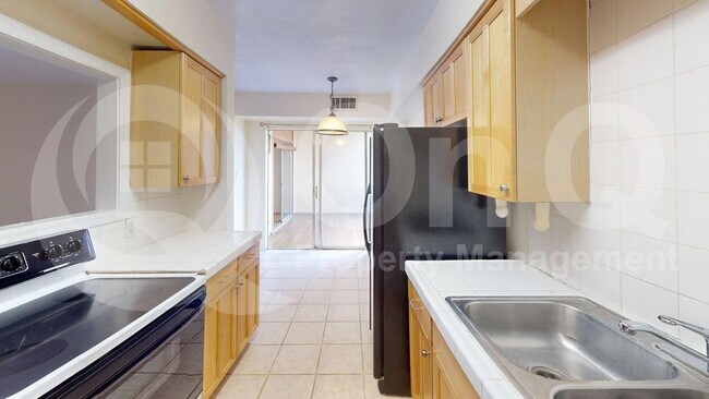Foto del edificio - 1600 N Wilmot Rd