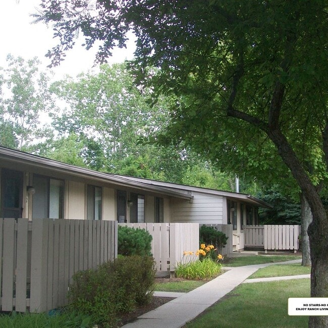 Building Photo - Garden Court Apartments