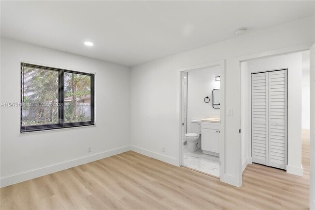 Building Photo - 14503 NE 14th Ave # LH