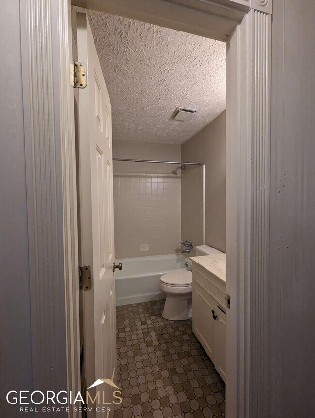 Foto del edificio - 1651 Howell Highlands Pl