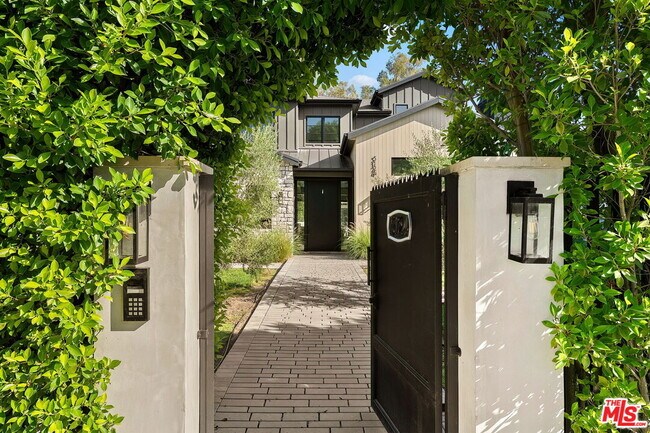 Foto del edificio - 5124 Calvin Ave