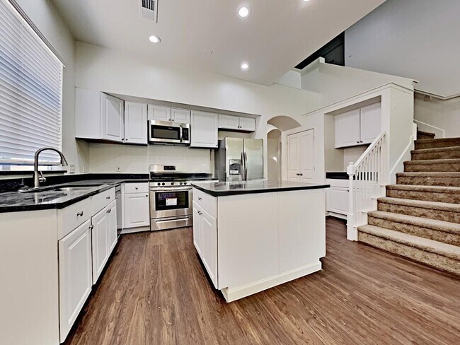 Building Photo - 115 N Apple Springs Cir